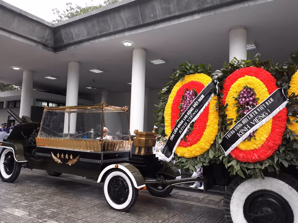 Nguyen Chu tich nuoc, Dai tuong Le Duc Anh da yen nghi noi long dat me-Hinh-58