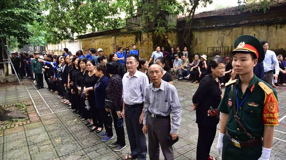 Nguyen Chu tich nuoc, Dai tuong Le Duc Anh da yen nghi noi long dat me-Hinh-38