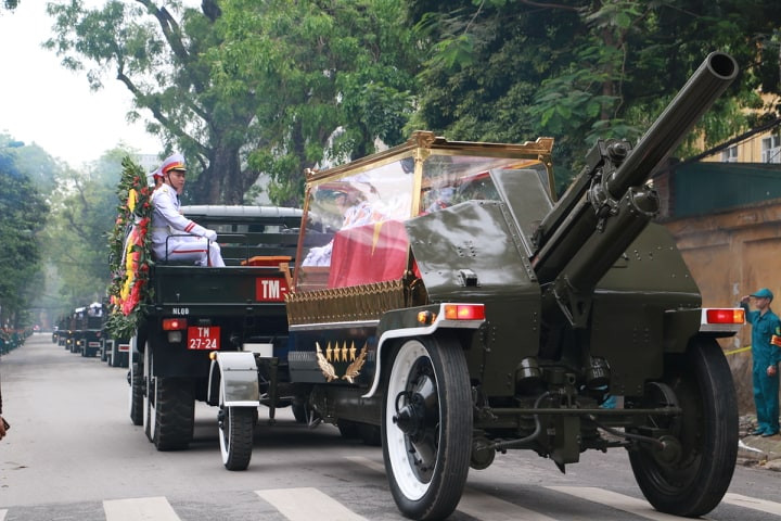 Nguyen Chu tich nuoc, Dai tuong Le Duc Anh da yen nghi noi long dat me-Hinh-48