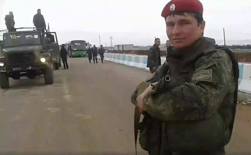 Nhằm chống lại sự thống trị của Mỹ tại địa bàn này, Nga ngoài việc đề nghị chính quyền Syria cho tiếp quản một số khu vực thì còn tranh thủ cả sự ủng hộ của những phe phái người Kurd ở đây.