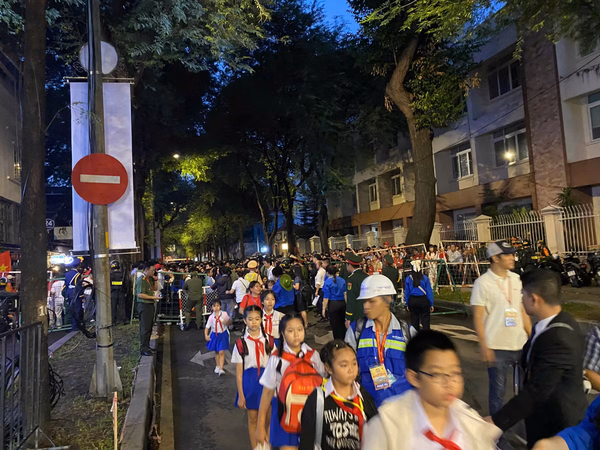 Công tác an ninh thắt chặt dọc các tuyến phố các khối diễu binh, diễu hành sẽ đi qua trong ngày tổng duyệt.