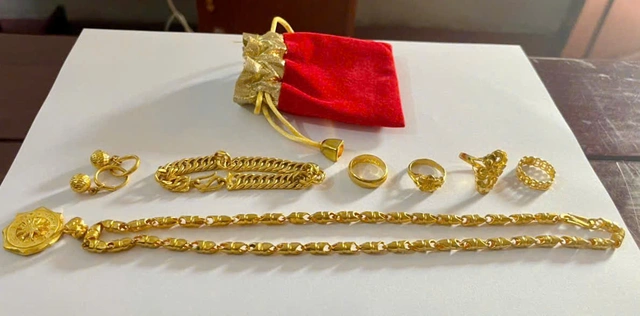 Đến nhà bạn chơi “trộm” 21 chỉ vàng để tiêu xài cá nhân - Hình 2 Den nha ban choi “trom” 21 chi vang de tieu xai ca nhan-Hinh-2