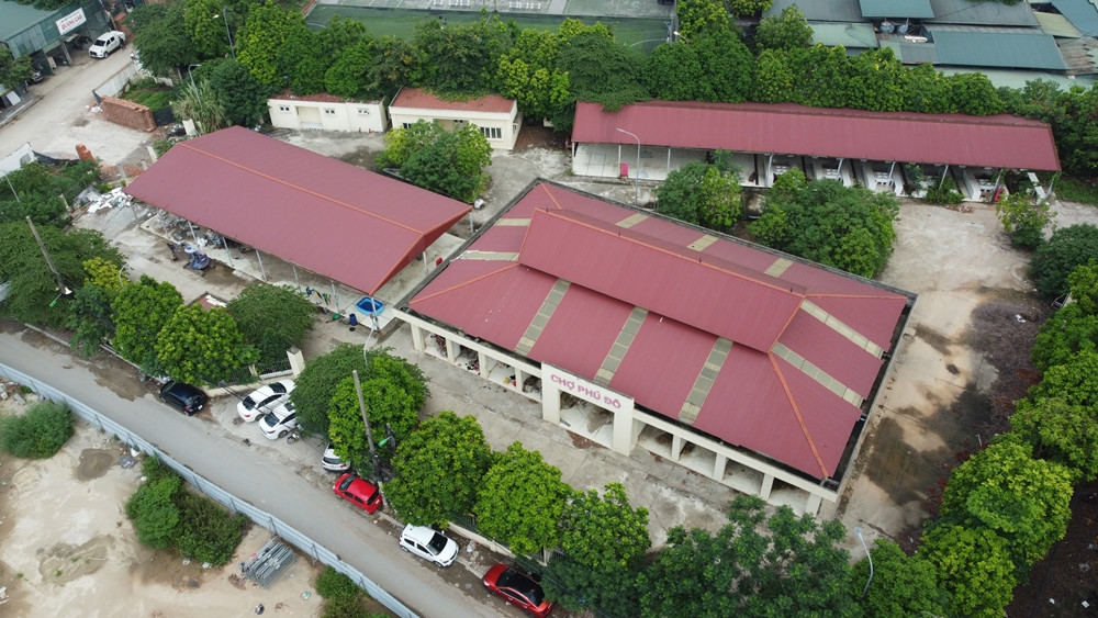 Theo tìm hiểu của PV, chợ Phú Đô là dự án mở rộng chợ dân sinh tại phường Phú Đô, quận Nam Từ Liêm ( TP Hà Nội), được khởi công xây dựng từ cuối năm 2016, sau 10 tháng dự án này cơ bản hoàn thành.