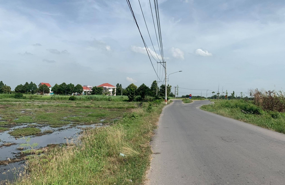 Đã hơn 16 năm trôi qua, công tác bồi thường, giải phóng mặt bằng vẫn gặp rất nhiều khó khăn, đến nay còn 28 hộ dân chưa đồng thuận. (Ảnh: Báo Phụ nữ TP HCM).