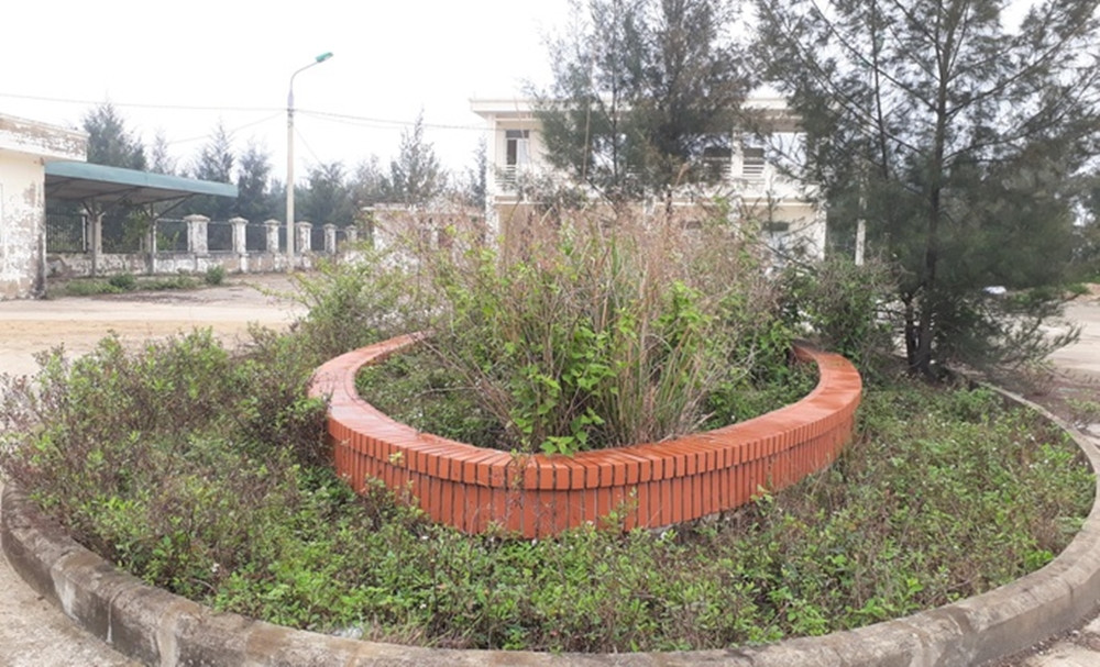 Dự án sau khi hoàn thành dự kiến sẽ đảm bảo điều kiện cho việc bốc dỡ, sơ chế, bảo quản khoảng 5.400 tấn thủy sản/năm; cung cấp dịch vụ hậu cần và làm nơi neo đậu, tránh bão cho tàu thuyền trên địa bàn xã Hoằng Phụ và các vùng lân cận. (Ảnh: Người lao động).