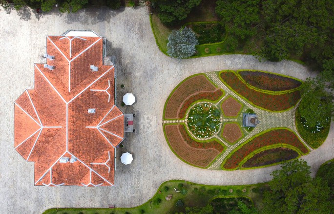 Sau năm 1975, khu Văn Võ phòng quốc trưởng (Domain Bourgerie) được gọi là Dinh I. Năm 2014, UBND tỉnh Lâm Đồng cho Công ty CP Hoàn Cầu Đà Lạt thuê lại để tu sửa, tôn tạo phục vụ kinh doanh, dịch vụ với tên gọi dự án King Palace. Ảnh: nguoilaodong