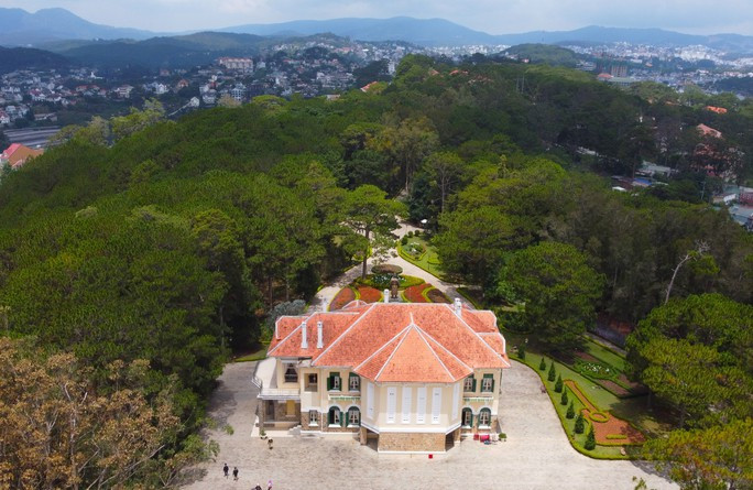 Về sau, khu dinh thự được chính quyền Ngô Đình Diệm sử dụng làm nơi nghỉ mát. Bởi vậy, nơi đây còn có tên là Dinh Bảo Đại, hoặc Dinh Gia Long. Ảnh: nguoilaodong