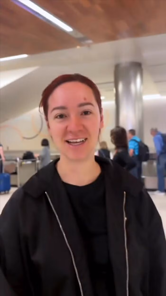 Co gai gap su co san bay vi anh ho chieu qua xinh-Hinh-2