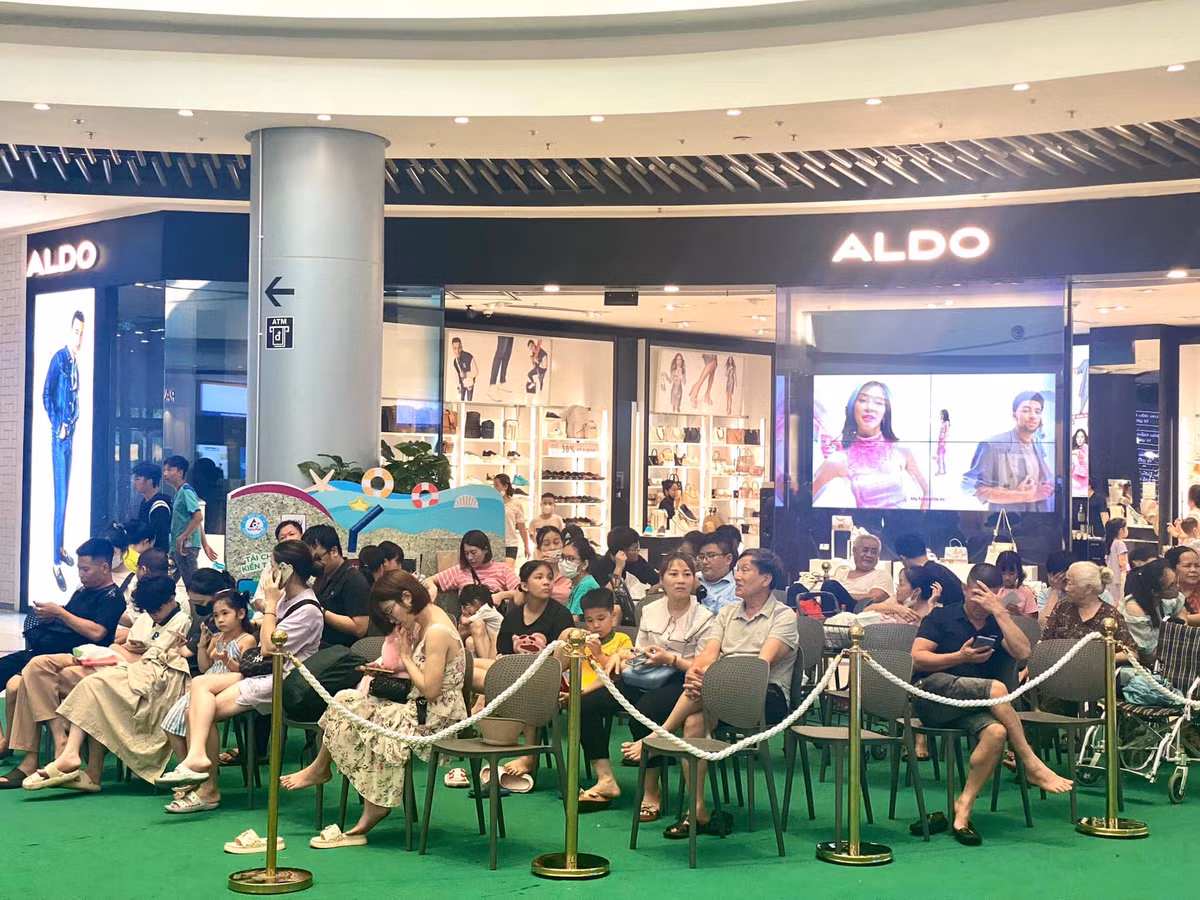 Rất nhiều người dân vào TTTM AEON Mall Long Biên để tránh nắng nóng những ngày qua. (Ảnh: AEON Mall Long Biên).
