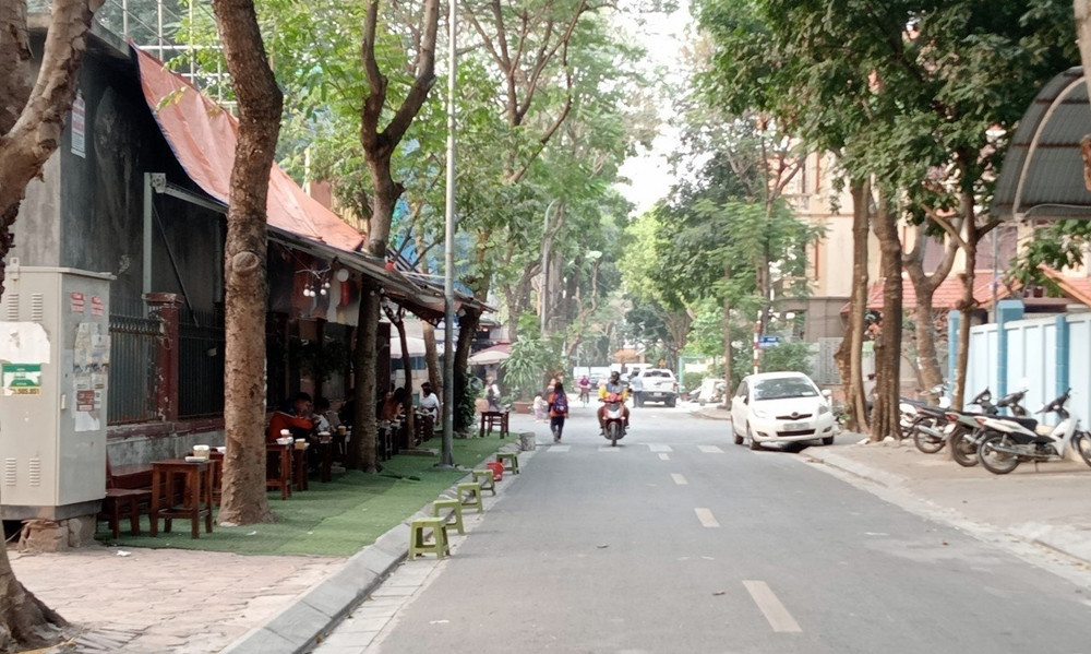 Hà Nội: Hàng quán lấn chiếm vỉa hè, biệt thự đua nhau cơi nới ở KĐT Mỹ Đình 2 - Hình 3 Ha Noi: Hang quan lan chiem via he, biet thu dua nhau coi noi o KDT My Dinh 2-Hinh-3