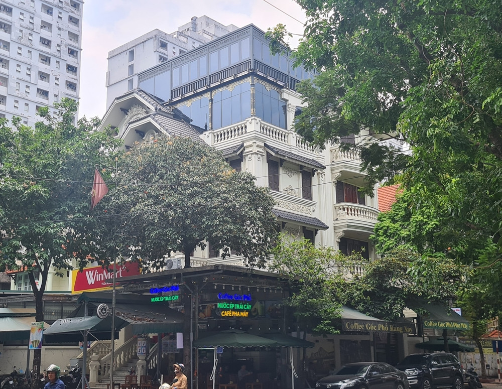 Hà Nội: Hàng quán lấn chiếm vỉa hè, biệt thự đua nhau cơi nới ở KĐT Mỹ Đình 2 - Hình 7 Ha Noi: Hang quan lan chiem via he, biet thu dua nhau coi noi o KDT My Dinh 2-Hinh-7