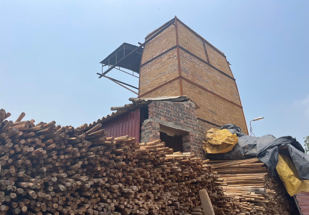 Thiết nghĩ các ngành chức năng, chính quyền địa phương cần đẩy mạnh công tác tuyên truyền, xử lý nghiêm các trường hợp cố ý vi phạm chiếm dụng đê điều ở làng nghề Phù Lãng.