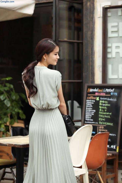 Cất liệu váy cũng cần được chú ý. Nên chọn trang phục ít co giãn, không chảy hay dão để giữ được phom váy, tránh để lộ những vết hằn kém thẩm mỹ khi mặc.