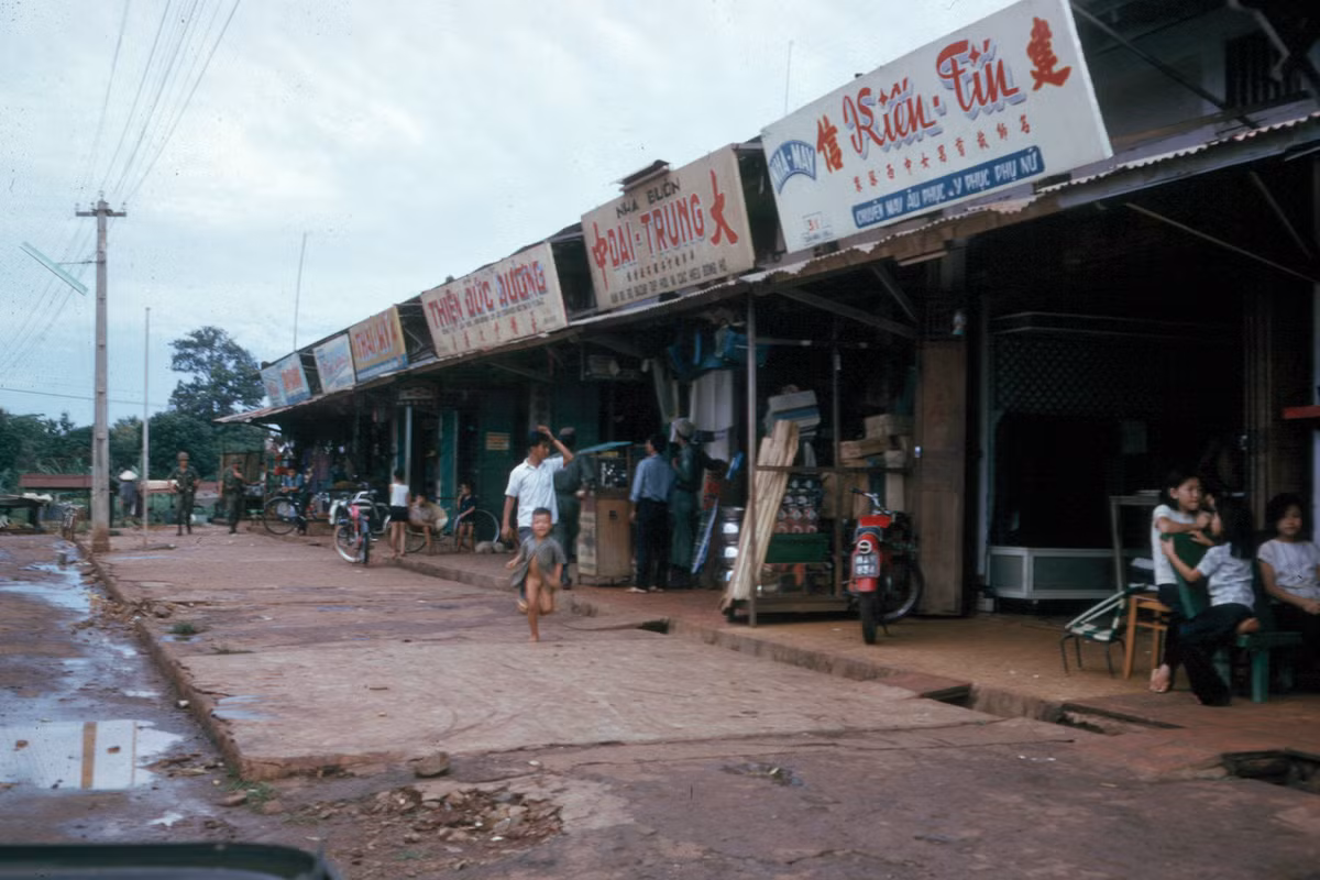 Khu chợ cũ ở thị xã An Lộc, tỉnh Bình Long năm 1965.