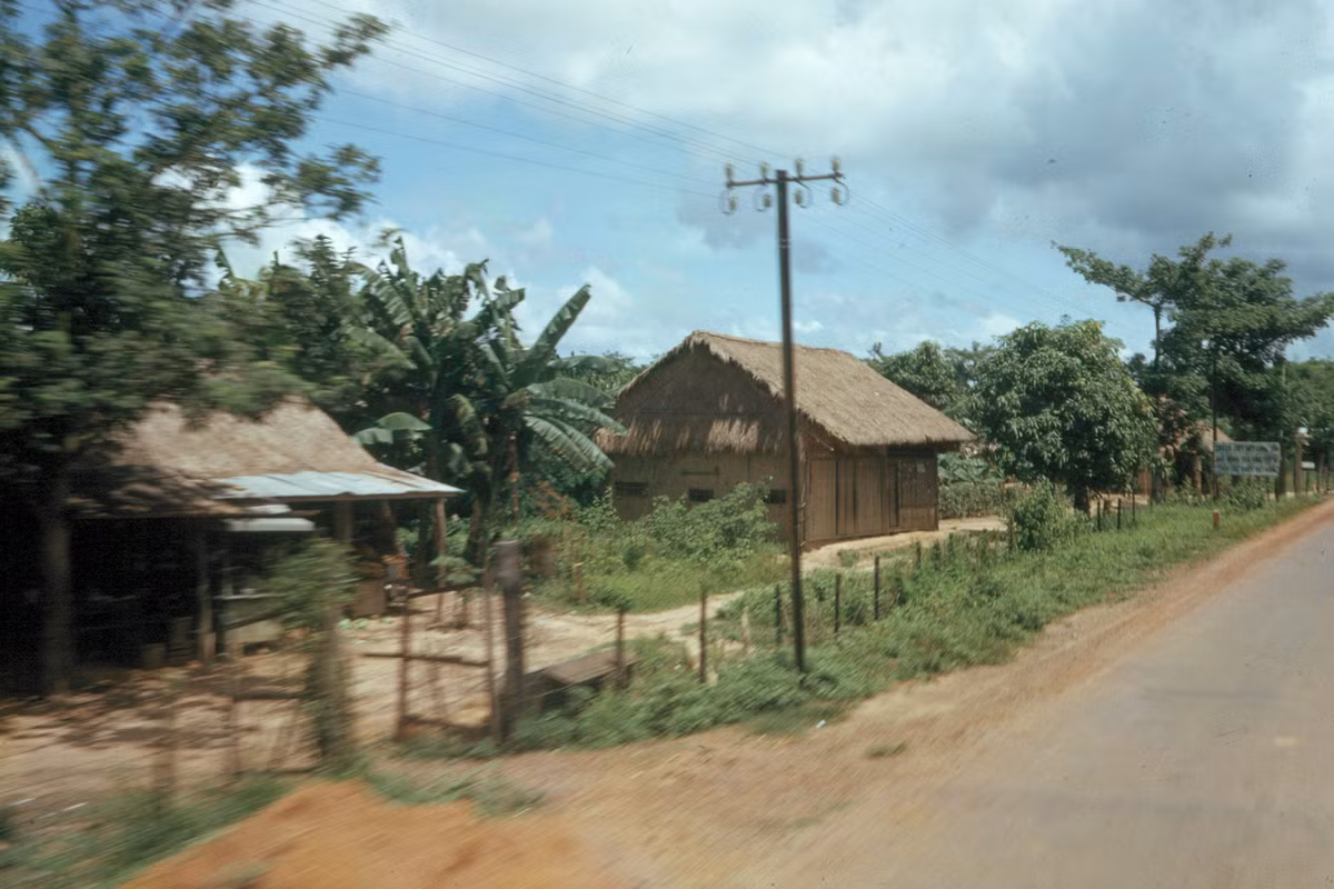 Khung cảnh bên quốc lộ ở Bình Long.