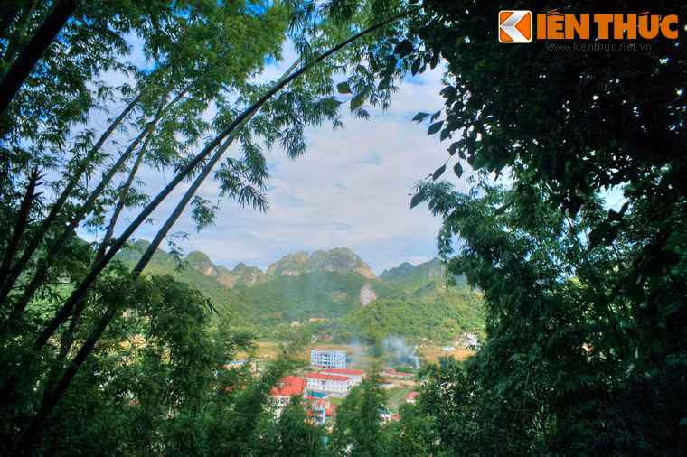 Theo sử chép, vào năm 1440, Vua Lê Thái Tông cùng quân sĩ thân chinh trấn Miền Tây đi đánh thổ quân phản nghịch tên là Thượng Nghiễm ở Châu Mường Muổi (Nay là huyện Thuận Châu, tỉnh Sơn La).