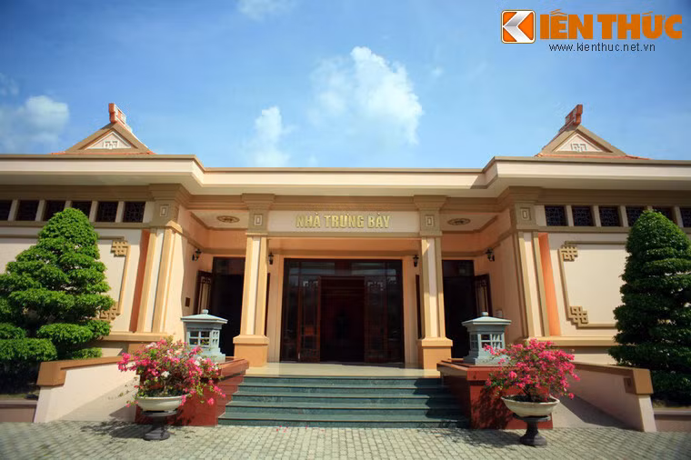 Rời lăng mộ và đền thờ Cụ Phó bảng, du khách sẽ được tham quan khu nhà lưu niệm.