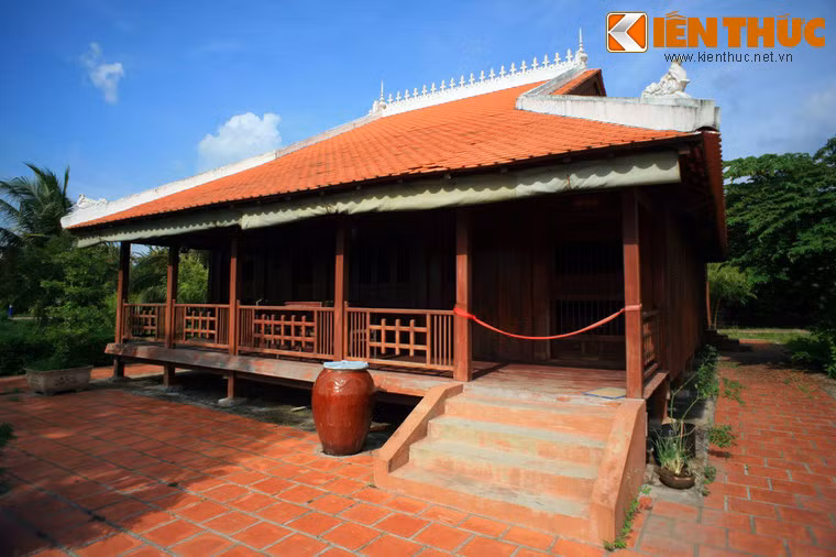 Nhiều ngôi nhà gắn với quãng thời gian sinh sống của Cụ Phó bảng ở làng An Hòa được phục dựng theo tỉ lệ 1/1.