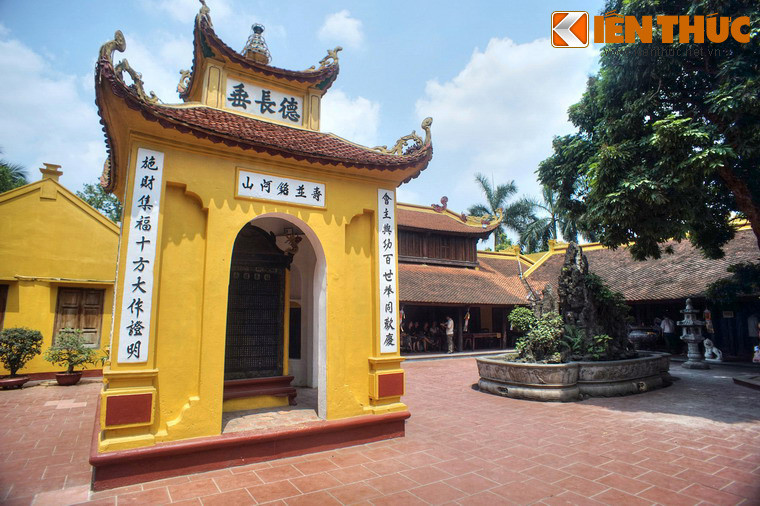 Trong suốt chiều dài lịch sử của mình, chùa Trấn Quốc luôn là một trung tâm Phật giáo lớn của đất Thăng long - Hà Nội. Chùa từng đón nhiều nguyên thủ các quốc gia lớn tới thăm, và mới đây được tạp chí National Geographic bình chọn là 1 trong 10 ngôi chùa Phật giáo đẹp nhất thế giới.