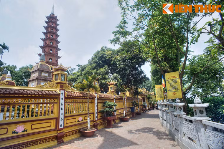 Đầu đời nhà Nguyễn, chùa lại được trùng tu, đúc chuông, đắp tượng. Năm 1842, vua Thiệu Trị đến thăm chùa, ban 1 đồng tiền vàng lớn và 200 quan tiền, cho đổi tên chùa là Trấn Bắc. Nhưng tên chùa Trấn Quốc vẫn được dân gian quen gọi cho đến ngày nay.