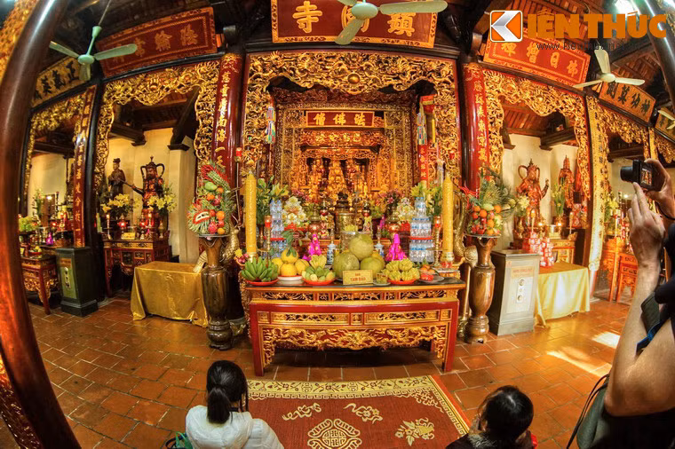 Trong suốt chiều dài lịch sử của mình, chùa Trấn Quốc luôn là một danh thắng nổi tiếng của kinh thành Thăng long xưa cũng như Thủ đô Hà Nội ngày nay.