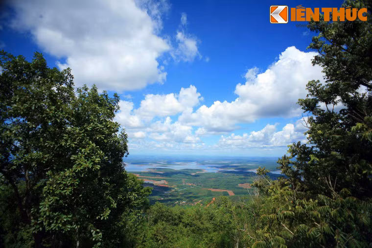 Lên đến đỉnh, cảm giác mỏi mệt tan biến do không khí rất mát mẻ.