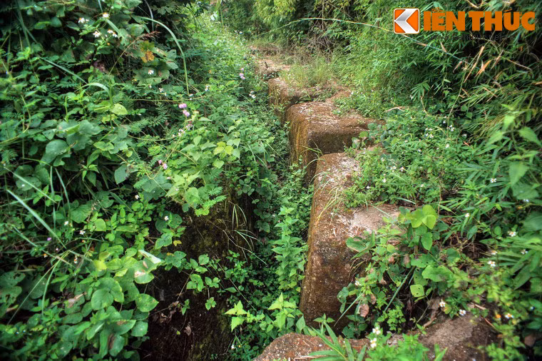 Ở cứ điểm số 3, Tiểu đoàn 11 – Trung đoàn 209 tiếp cận mục tiêu trong lúc pháo binh địch ở Mường Thanh bắt đầu bắn như đổ đạn vào Him Lam, hòng chặn bước tiến của quân ta. Sau 4 giờ chiến đấu ác liệt, Trung đội bộc phá hoàn thành nhiệm vụ mở cửa vào cứ điểm. Toàn đơn vị ào ạt xung phong, tả xung hữu đột, dùng bộc phá, thủ pháo tiêu diệt gọn nhiều lô cốt, ụ súng của địch.