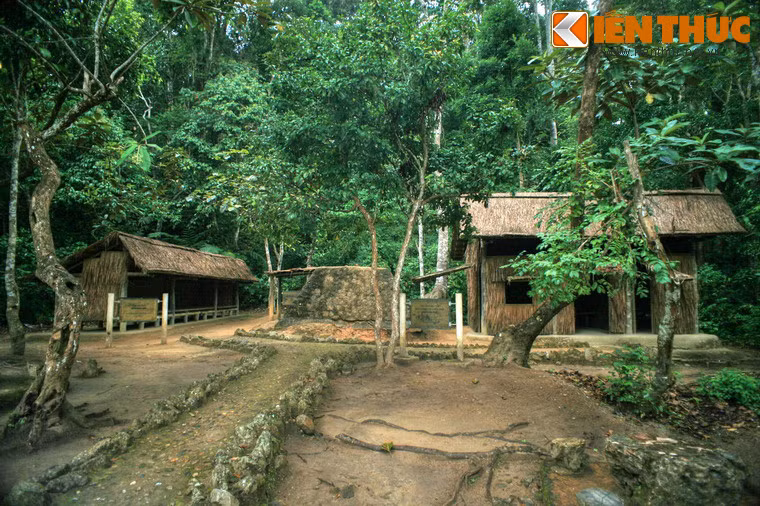 Đây là một chuỗi các công trình được xây dựng dọc theo con suối nhỏ trong rừng Mường Phăng, chạy quanh chân núi, trên một diện tích tự nhiên khoảng 90km2.