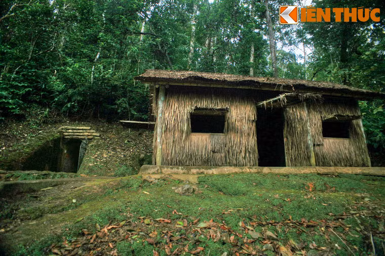 Bên cạnh đó có lán của Phó Tổng Tham mưu trưởng Hoàng Văn Thái, Trưởng ban Thông tin chiến dịch Hoàng Đạo Thúy...