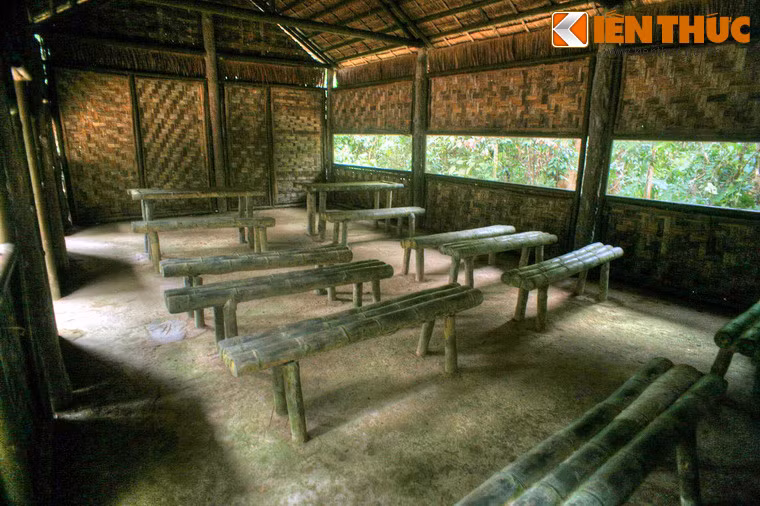 Nhà tác chiến - nơi giao ban hàng ngày của Bộ Chỉ huy, hội trường - nơi diễn ra các Hội nghị cán bộ do Đảng ủy và Bộ Chỉ huy triệu tập.