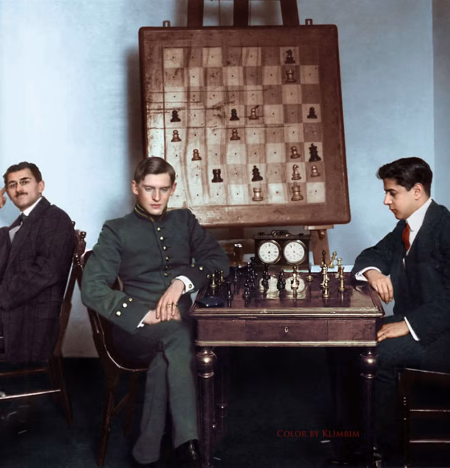 Cuộc đối đầu của hai kỳ thủ Jose Raul Capablanca và Alexander Alekhine năm 1913.