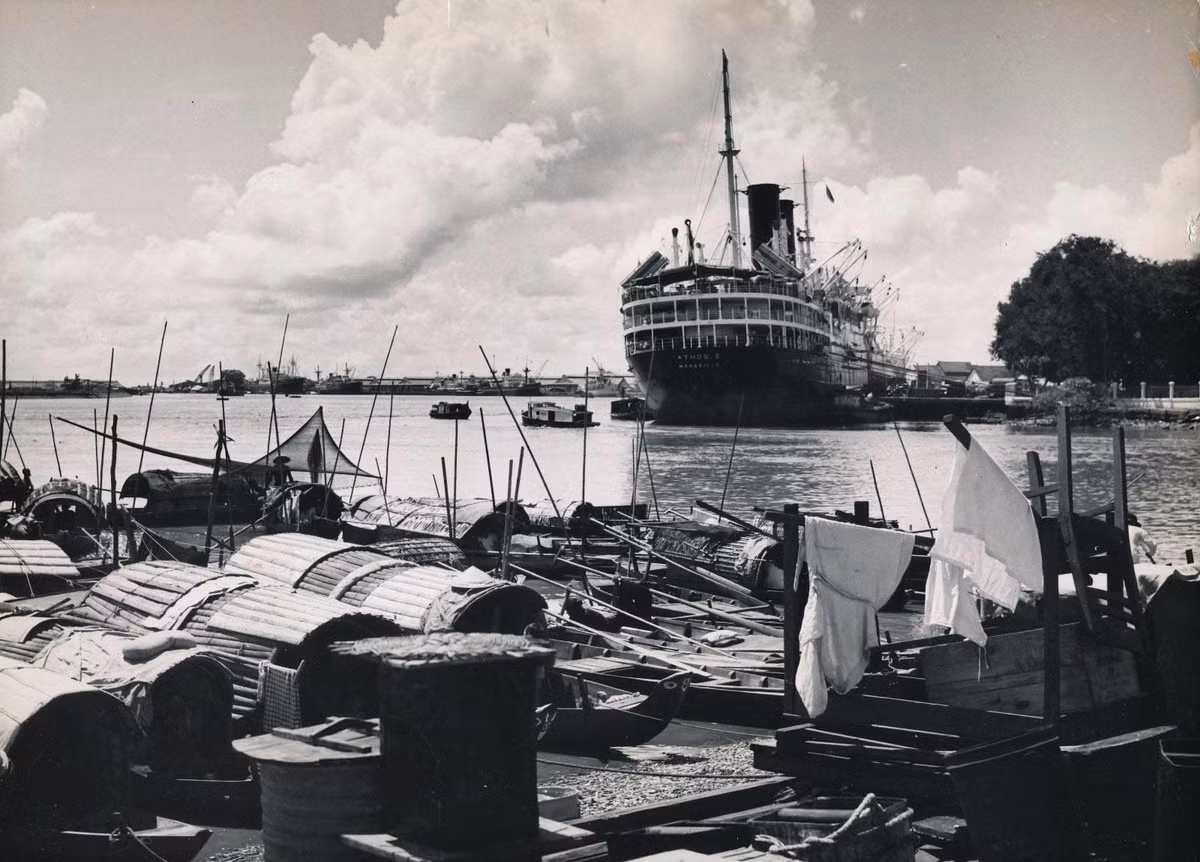 Một góc ảnh khác về tàu Athos II.