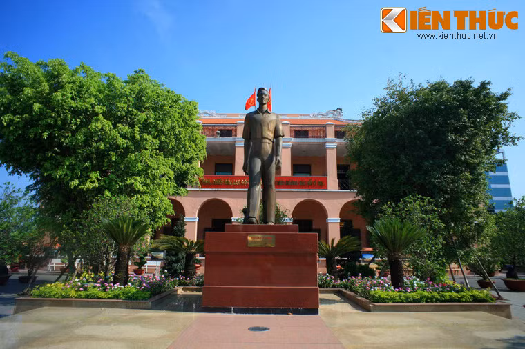 Sau 1975, Nhà Rồng được cải biến thành Bảo tàng Hồ Chí Minh - Chi nhánh TP HCM, là một chi nhánh nằm trong hệ thống các Bảo tàng và di tích lưu niệm về Chủ tịch Hồ Chí Minh trong cả nước.