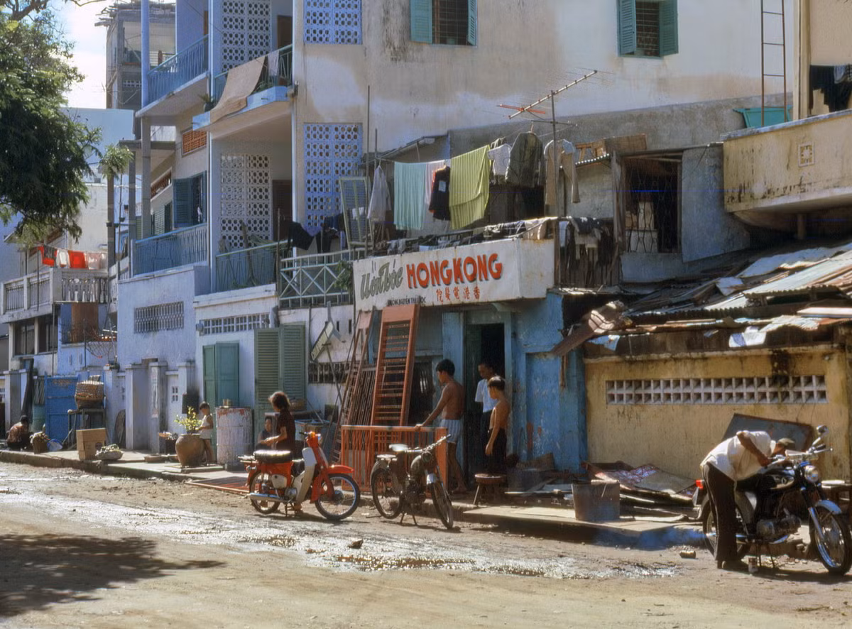 Trên đường Nguyễn Thái Học.