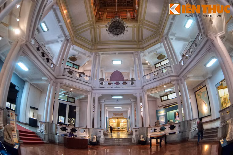 Ngày ấy, Bảo tàng Louis Finot là nơi trưng bày những đồ cổ thu thập từ các nước ở Đông Nam Á. Đến nǎm 1958, người Pháp bàn giao lại cơ sở này cho chính quyền Việt Nam Dân chủ Cộng hòa làm Bảo tàng Lịch sử Việt Nam.