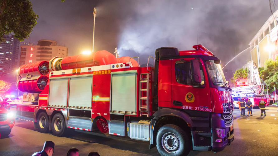 Hiện trường cháy trung tâm thương mại ở Trung Quốc, nhiều người chết - Hình 3 Hien truong chay trung tam thuong mai o Trung Quoc, nhieu nguoi chet-Hinh-3