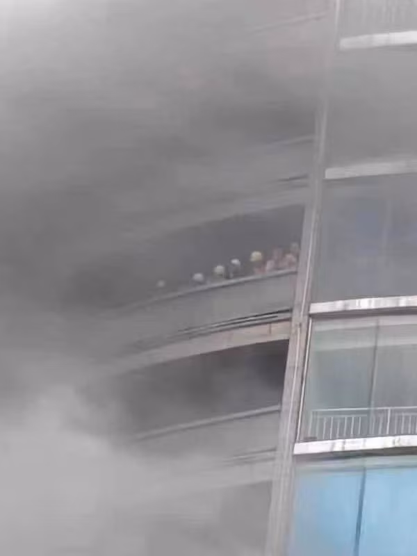 Hien truong chay trung tam thuong mai o Trung Quoc, nhieu nguoi chet-Hinh-2