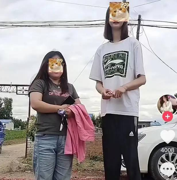 Bất ngờ cuộc sống của cô gái xinh đẹp cao 2,26 mét - Hình 2 Bat ngo cuoc song cua co gai xinh dep cao 2,26 met-Hinh-2