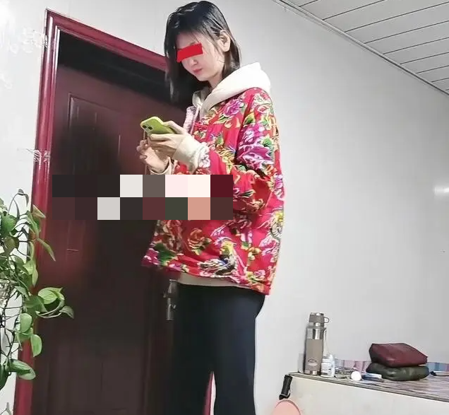 Bất ngờ cuộc sống của cô gái xinh đẹp cao 2,26 mét - Hình 3 Bat ngo cuoc song cua co gai xinh dep cao 2,26 met-Hinh-3