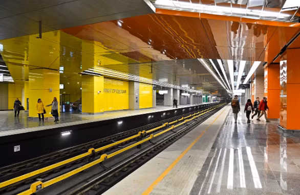 Trong sảnh chung của Nizhegorodskaya, nhà ga duy nhất có 5 lối đi ở Nga, có bốn đường ray! Hai đường ray được sử dụng cho các chuyến tàu tuyến Nekrasovskaya, trong khi hai đường ray còn lại dành cho các chuyến tàu tuyến Great Ring Line. Đây cũng là nhà ga một tầng rộng nhất cả nước - khoảng 56 mét.