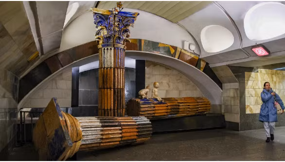 Nhà ga Rimskaya gây ấn tượng khi có đài phun nước.