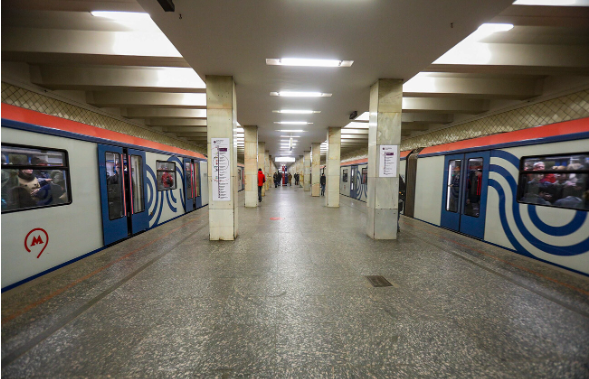 Volgogradsky Prospekt là ga tàu điện ngầm hẹp nhất. Chiều rộng giữa các cột chỉ có 4 mét, vì vậy mọi người thực sự phải đi bộ sát vào nhau.