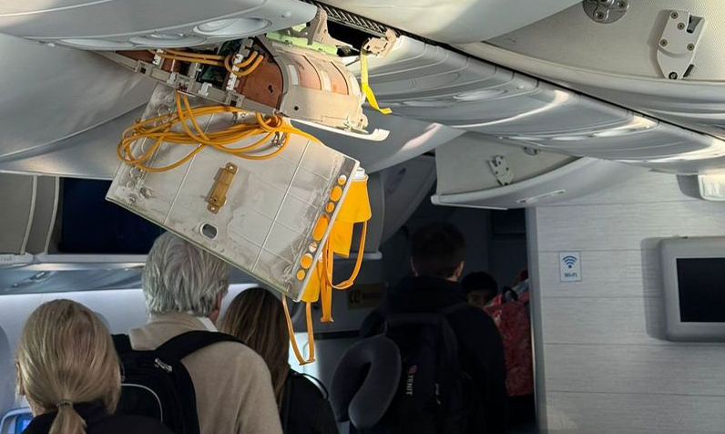 May bay di vao vung nhieu dong, hang chuc hanh khach bi thuong