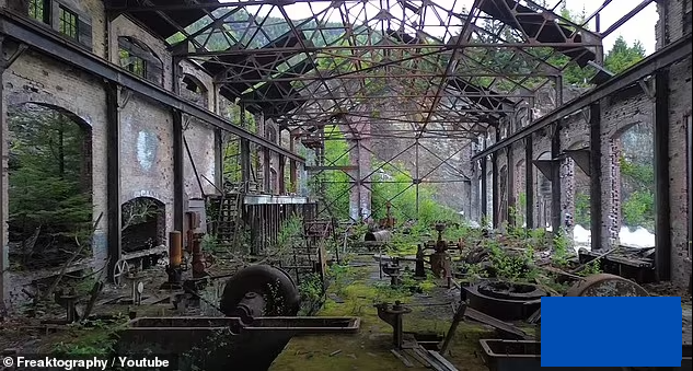 Anyox là thị trấn bỏ hoang lớn nhất Canada, được xây dựng vào năm 1912 nhằm phục vụ cho hoạt động khai thác và sản xuất đồng, bạc và vàng.