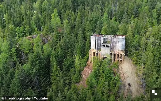 Một số địa điểm Dave ghé thăm bao gồm nhà máy điện đổ nát, nơi từng "cung cấp điện cho các mỏ, lò luyện kim và nhà ở của Anyox", nhà máy điện thứ cấp hiện còn xuống cấp hơn, những gì còn sót lại của cửa hàng tạp hóa và nghĩa trang "rùng rợn".