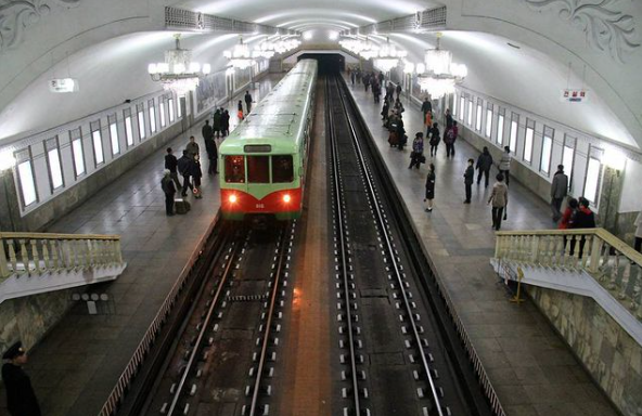 Quang cảnh bên trong một nhà ga ở thủ đô Triều Tiên.