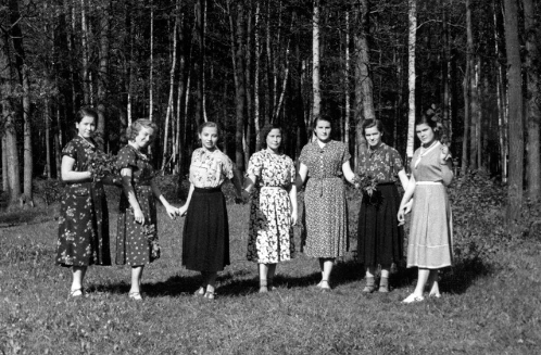 Sinh viên trường Cao đẳng Công nghiệp tạo dáng.