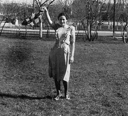 Người phụ nữ tạo dáng ở Magnitogorsk.