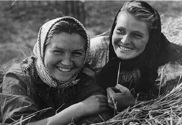 Trang Russia Beyond đăng tải những bức hình ghi lại cuộc sống của phụ nữ Liên Xô những năm 1950, sau khi Thế chiến II kết thúc. (Nguồn ảnh: RBTH)