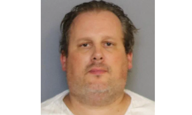 Sat hai vo con, song chung voi thi the suot nhieu tuan